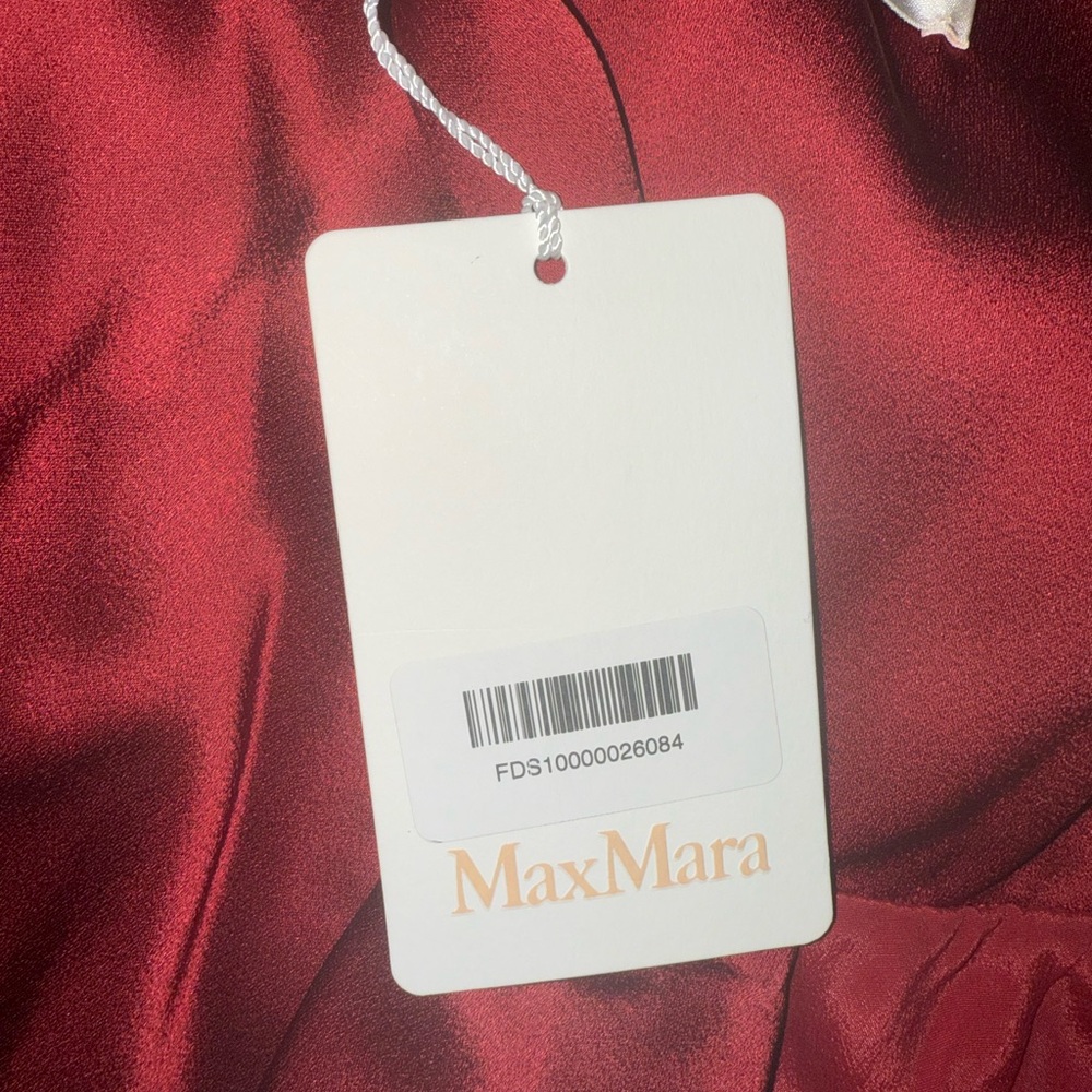 Max Mara Elegant Red Satin Gown - Picture 6 of 12
